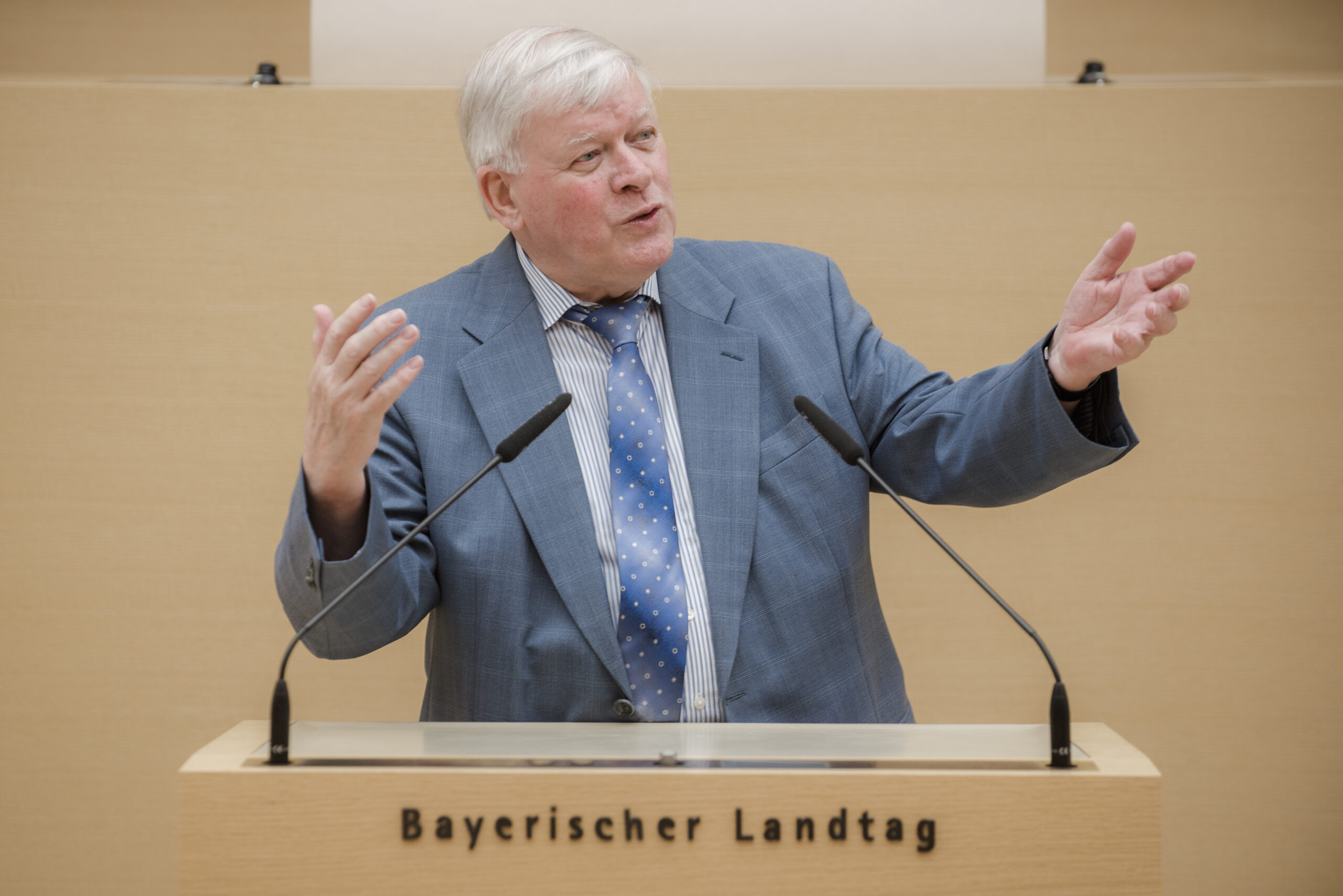 Walter Eykmann (* 1937), Erziehungswissenschaftler und Politiker